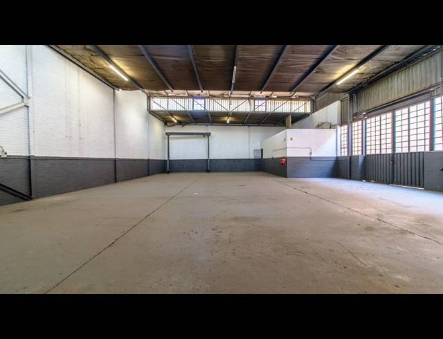 495M² FACTORY FOR SALE IN BOOYSENS